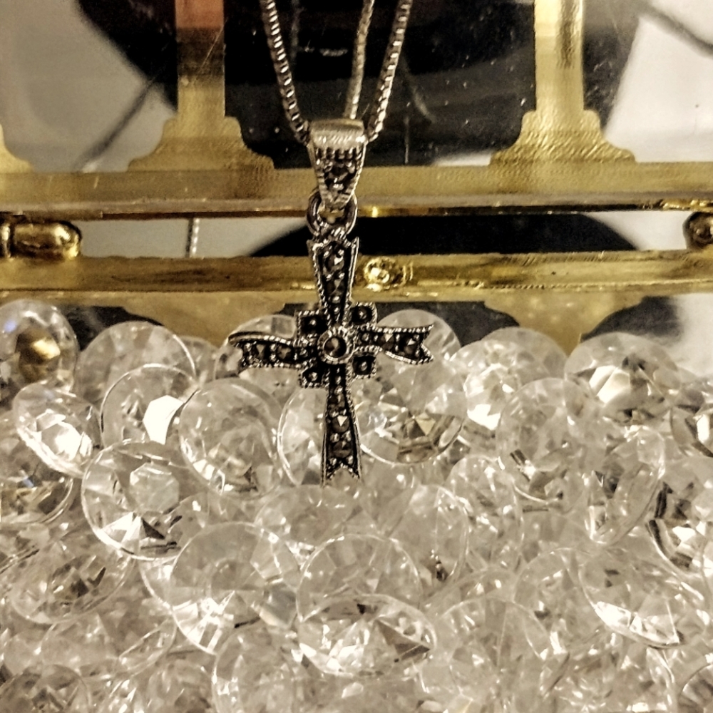925 Sterling Silver Ribbon Marcasite Cross Pendant